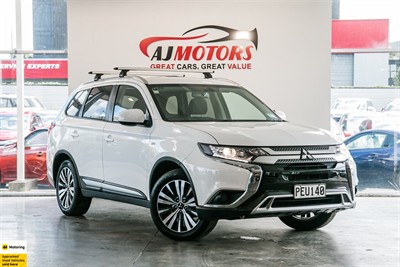 2022 Mitsubishi Outlander - Thumbnail