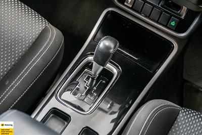 2022 Mitsubishi Outlander - Thumbnail