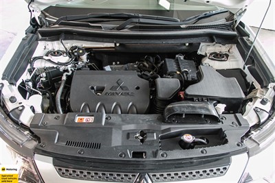 2022 Mitsubishi Outlander - Thumbnail