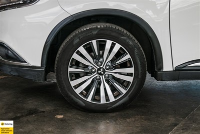 2022 Mitsubishi Outlander - Thumbnail