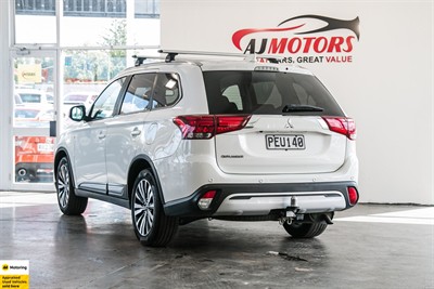 2022 Mitsubishi Outlander - Thumbnail