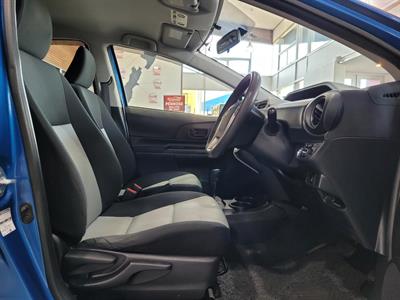 2013 Toyota Aqua - Thumbnail