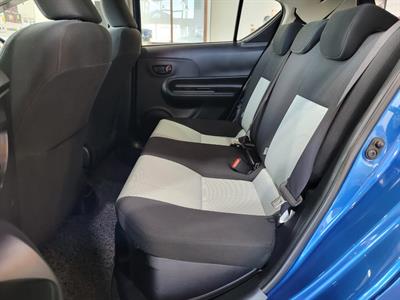 2013 Toyota Aqua - Thumbnail