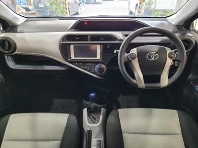 2013 Toyota Aqua - Thumbnail