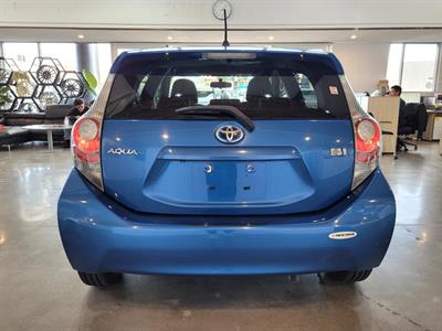2013 Toyota Aqua - Thumbnail