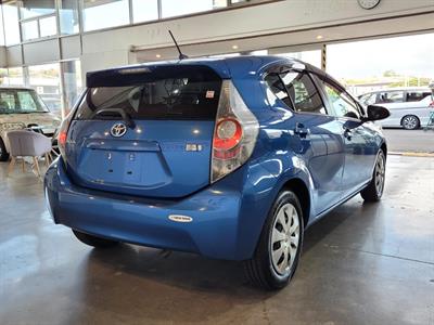 2013 Toyota Aqua - Thumbnail