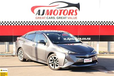 2017 Toyota Prius - Thumbnail
