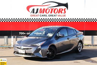 2017 Toyota Prius - Thumbnail