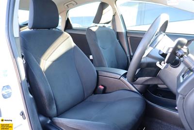 2014 Toyota Prius - Thumbnail