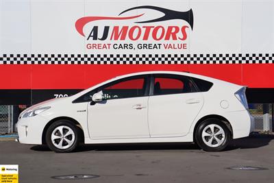2014 Toyota Prius - Thumbnail