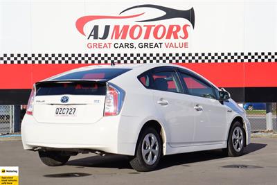 2014 Toyota Prius - Thumbnail