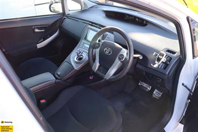 2014 Toyota Prius - Thumbnail