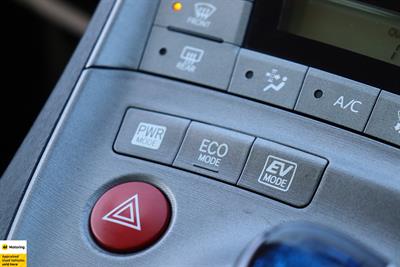 2015 Toyota Prius - Thumbnail