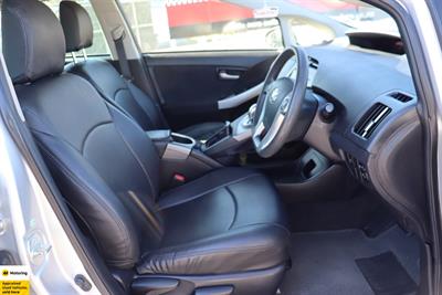 2015 Toyota Prius - Thumbnail