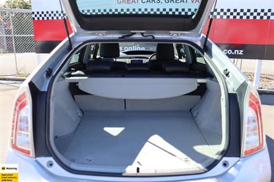 2015 Toyota Prius - Thumbnail