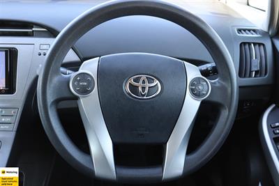 2015 Toyota Prius - Thumbnail