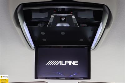 2015 Nissan Serena - Thumbnail