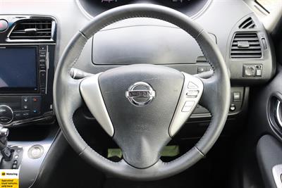 2015 Nissan Serena - Thumbnail