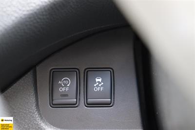 2015 Nissan Serena - Thumbnail