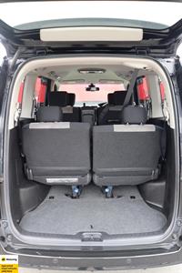 2015 Nissan Serena - Thumbnail