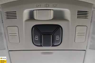 2012 Toyota Vellfire - Thumbnail