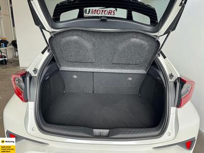 2019 Toyota C-HR - Thumbnail