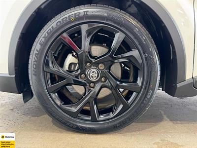 2019 Toyota C-HR - Thumbnail