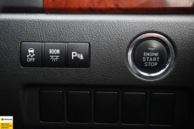 2011 Toyota Vellfire - Thumbnail