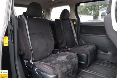 2011 Toyota Vellfire - Thumbnail
