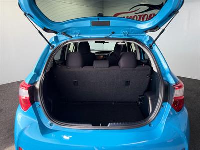 2017 Toyota Vitz - Thumbnail