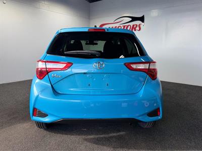 2017 Toyota Vitz - Thumbnail