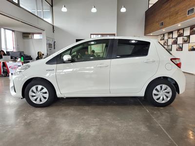 2019 Toyota Vitz - Thumbnail