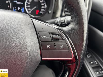 2021 Mitsubishi Outlander - Thumbnail