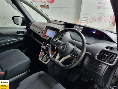 2018 Nissan Serena - Thumbnail