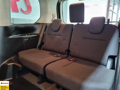 2018 Nissan Serena - Thumbnail