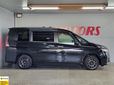 2018 Nissan Serena - Thumbnail