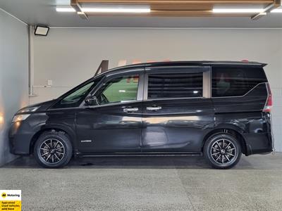 2018 Nissan Serena - Thumbnail