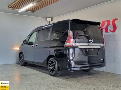 2018 Nissan Serena - Thumbnail
