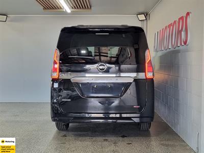 2018 Nissan Serena - Thumbnail