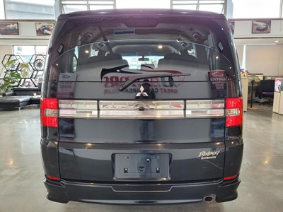 2012 Mitsubishi Delica - Thumbnail