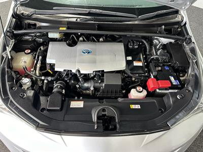 2017 Toyota Prius - Thumbnail