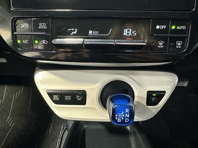 2017 Toyota Prius - Thumbnail