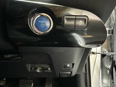2017 Toyota Prius - Thumbnail