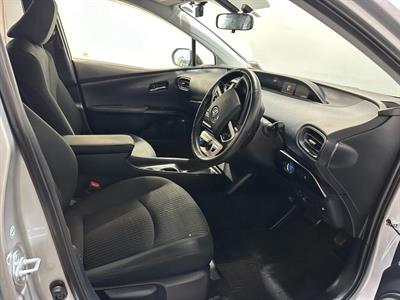 2017 Toyota Prius - Thumbnail