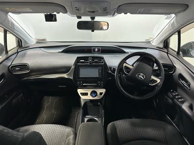 2017 Toyota Prius - Thumbnail