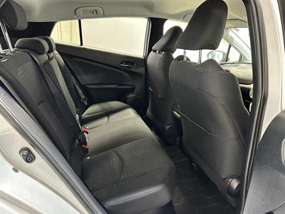 2017 Toyota Prius - Thumbnail