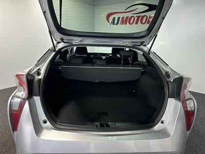 2017 Toyota Prius - Thumbnail