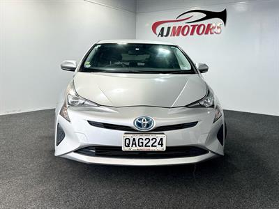 2017 Toyota Prius - Thumbnail