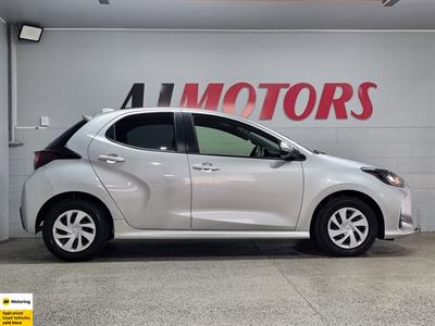 2021 Toyota Yaris - Thumbnail
