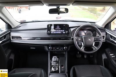 2022 Mitsubishi Outlander - Thumbnail